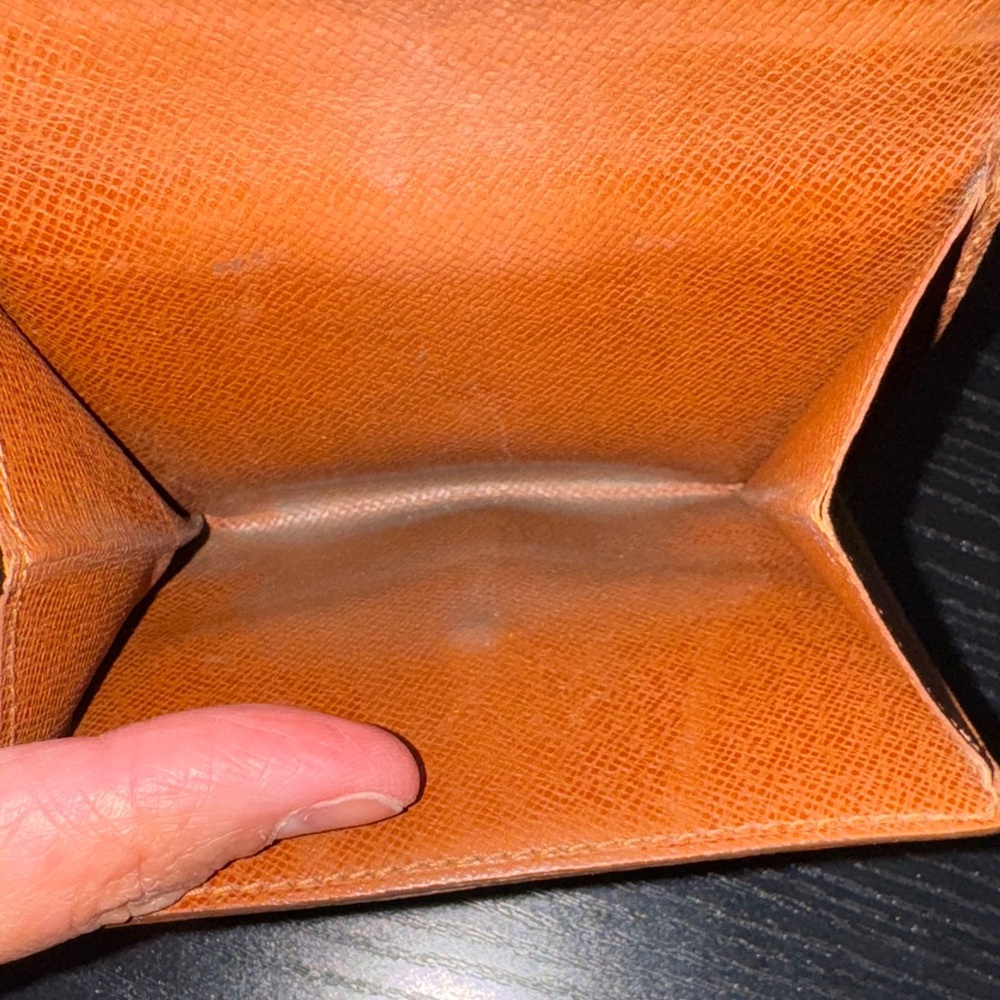 Louis Vuitton VINTAGE Compact Monogram Wallet - Picture 8 of 11